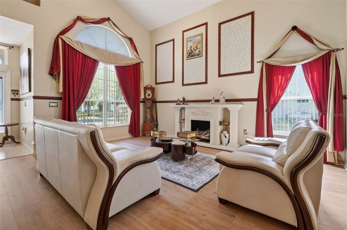 Image No.9-5 Bed Property for sale