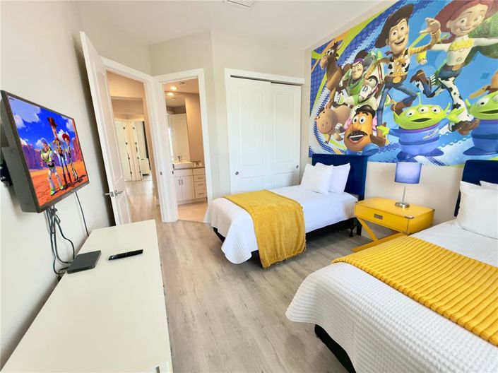 Image No.11-5 Bed Townhouse for sale