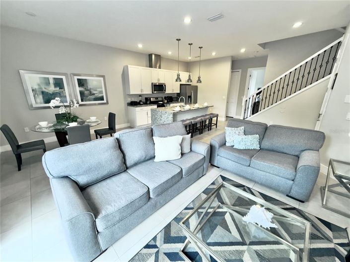 Image No.14-5 Bed Townhouse for sale