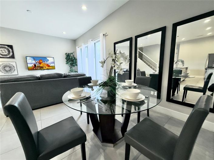 Image No.16-5 Bed Townhouse for sale