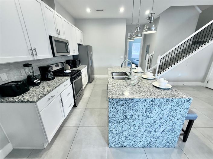 Image No.18-5 Bed Townhouse for sale