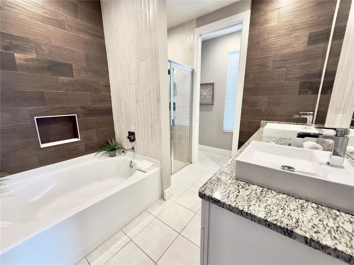 Image No.30-5 Bed Townhouse for sale