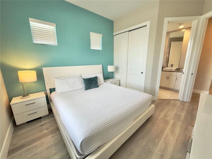 Image No.9-5 Bed Townhouse for sale