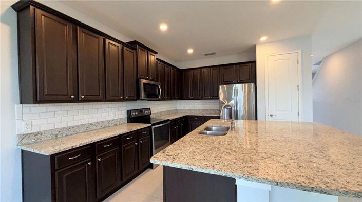 Image No.15-5 Bed Property for sale