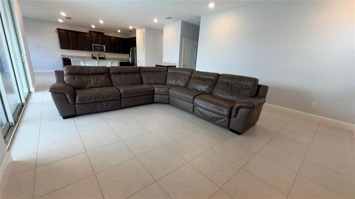 Image No.19-5 Bed Property for sale