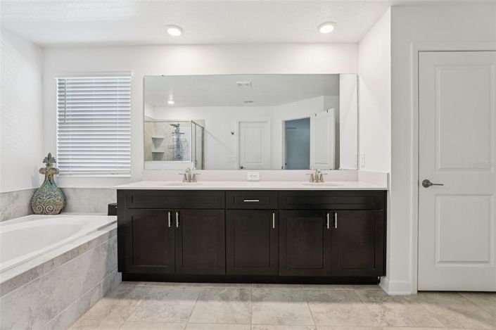 Image No.19-5 Bed Property for sale