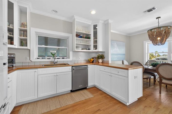 Image No.13-3 Bed Property for sale