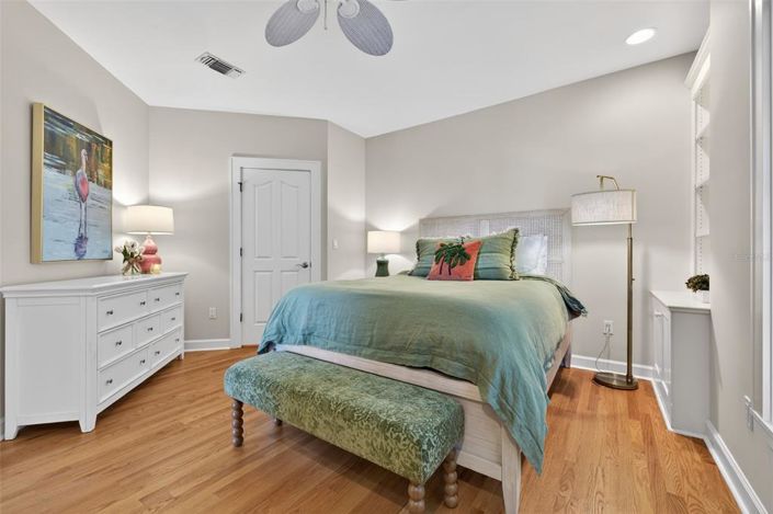 Image No.28-3 Bed Property for sale