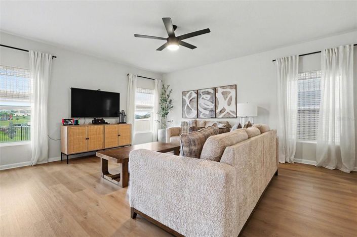 Image No.4-4 Bed Property for sale