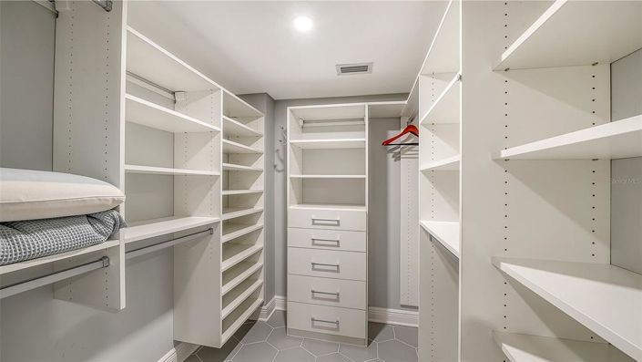 Image No.28-3 Bed Property for sale