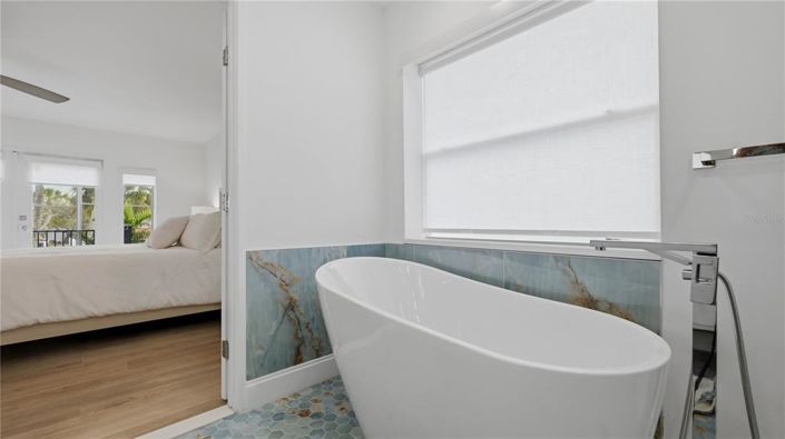 Image No.19-3 Bed Property for sale