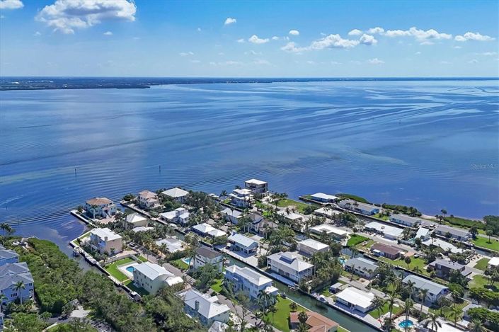 Image No.42-2 Bed Property for sale