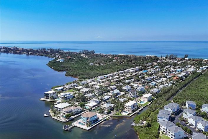 Image No.43-2 Bed Property for sale