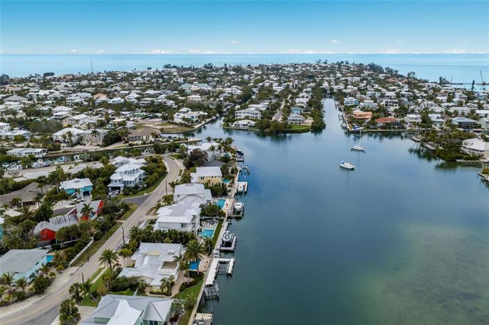 Image No.10-4 Bed Property for sale