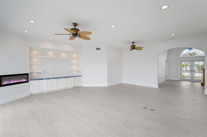 Image No.19-4 Bed Property for sale