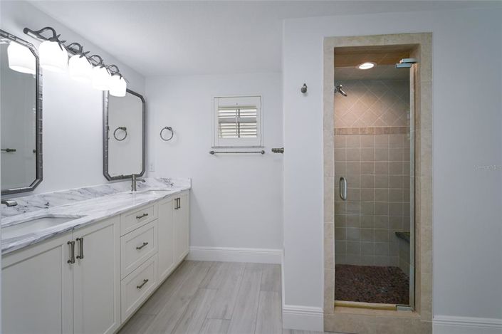 Image No.40-4 Bed Property for sale