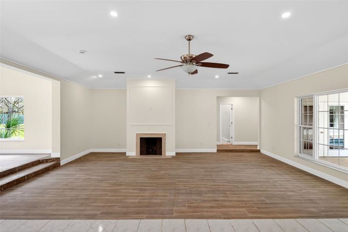 Image No.11-7 Bed Property for sale