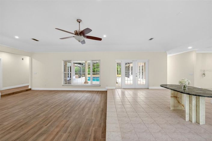 Image No.14-7 Bed Property for sale