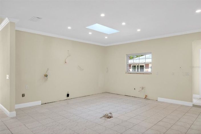 Image No.16-7 Bed Property for sale