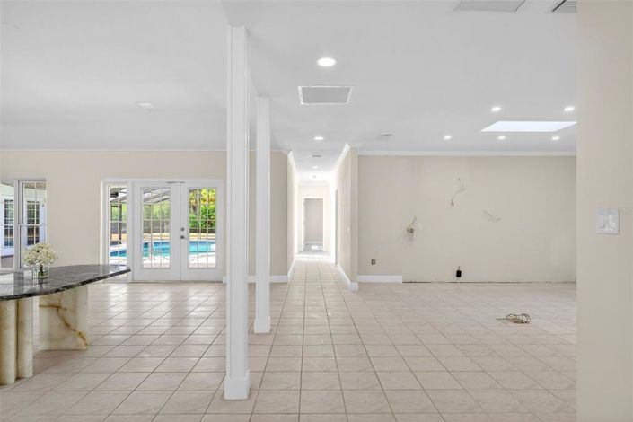 Image No.30-7 Bed Property for sale