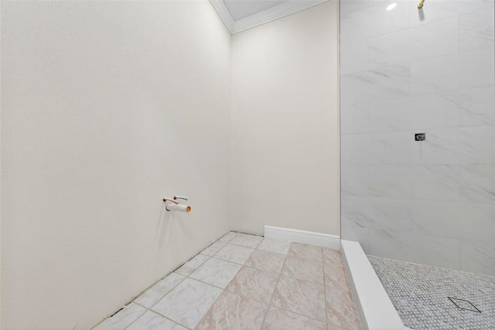 Image No.31-7 Bed Property for sale