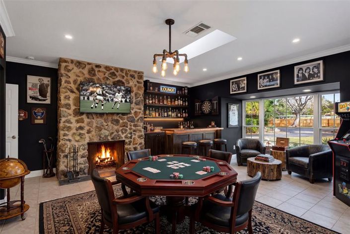 Image No.35-7 Bed Property for sale