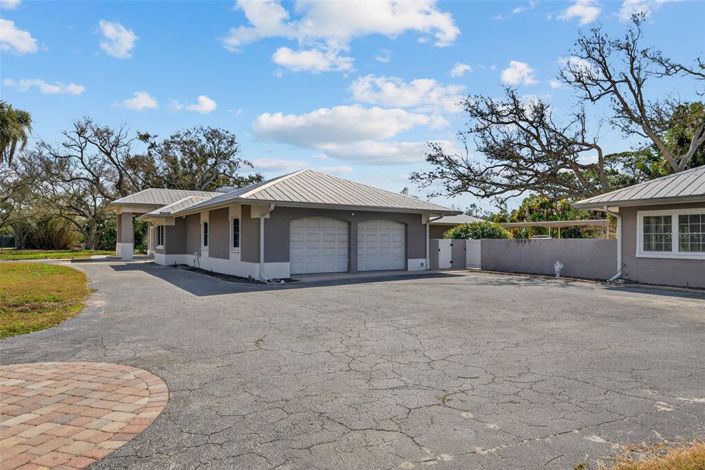 Image No.60-7 Bed Property for sale