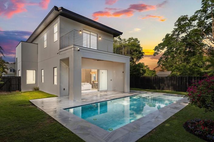 Image No.2-4 Bed Property for sale