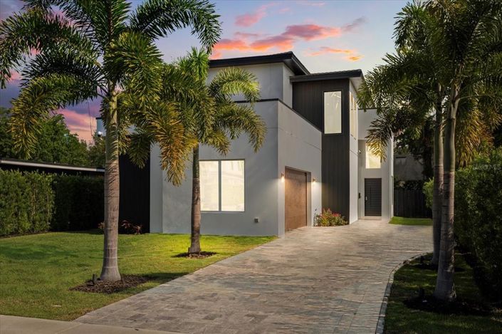 Image No.3-4 Bed Property for sale