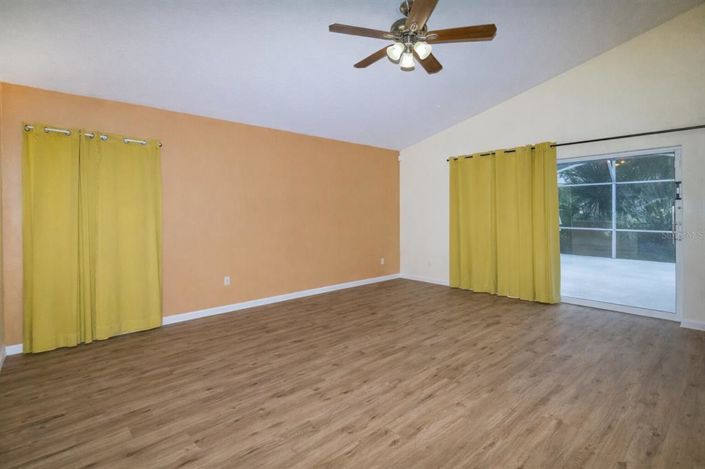 Image No.9-Propriété de 4 chambres à vendre à Kissimmee