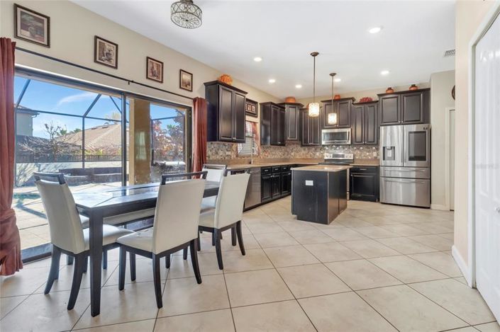 Image No.10-5 Bed Property for sale