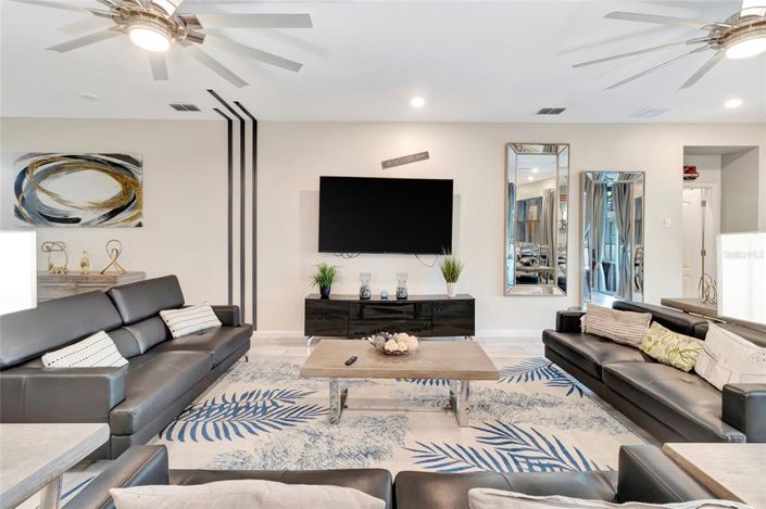 Image No.10-15 Bed Property for sale