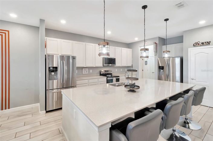 Image No.13-15 Bed Property for sale