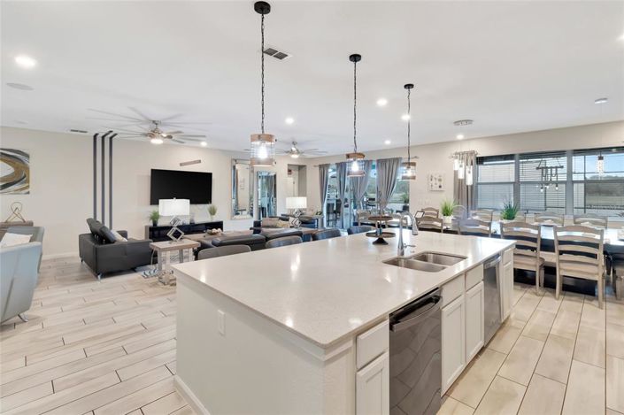 Image No.16-15 Bed Property for sale