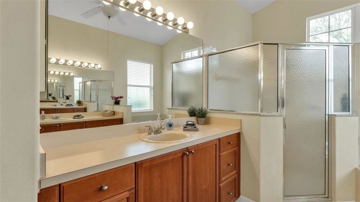 Image No.25-5 Bed Property for sale