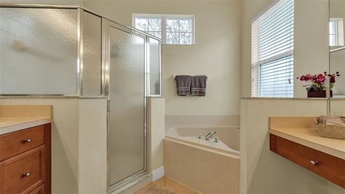 Image No.27-5 Bed Property for sale