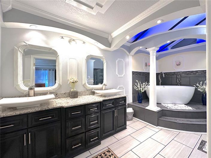 Image No.4-4 Bed Property for sale