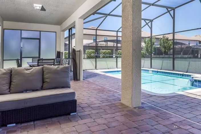 Image No.11-8 Bed Property for sale