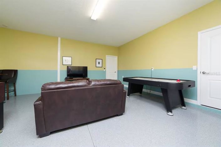 Image No.13-8 Bed Property for sale