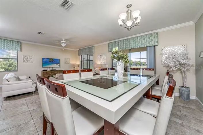 Image No.2-8 Bed Property for sale