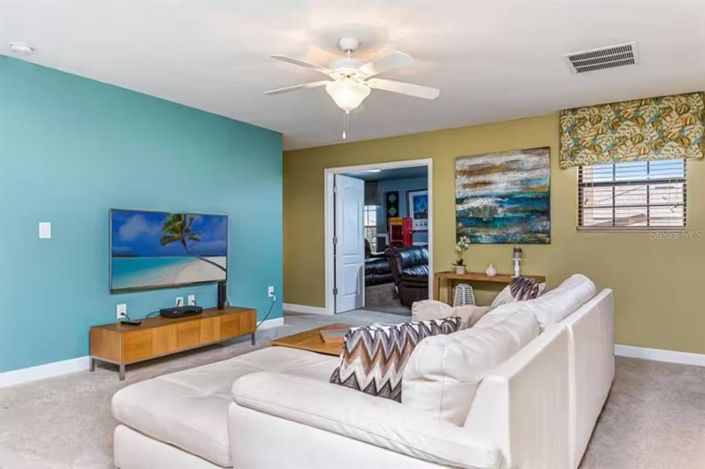 Image No.20-8 Bed Property for sale