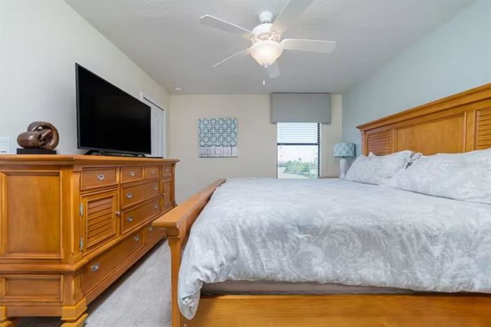 Image No.23-8 Bed Property for sale