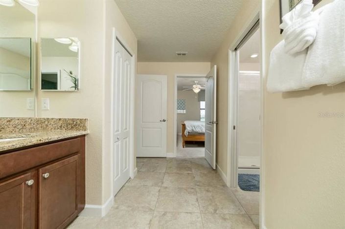 Image No.25-8 Bed Property for sale