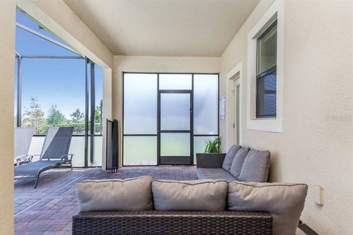 Image No.32-8 Bed Property for sale