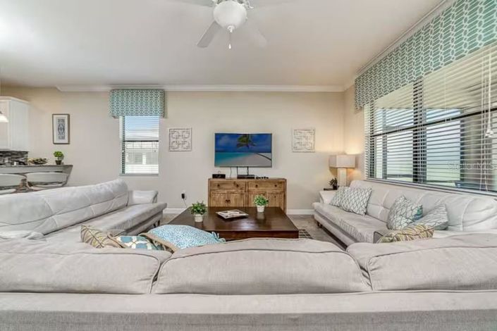 Image No.5-8 Bed Property for sale