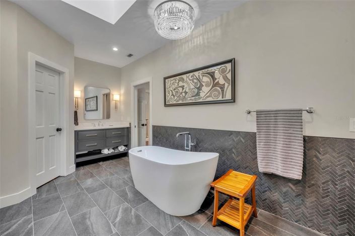 Image No.22-4 Bed Property for sale