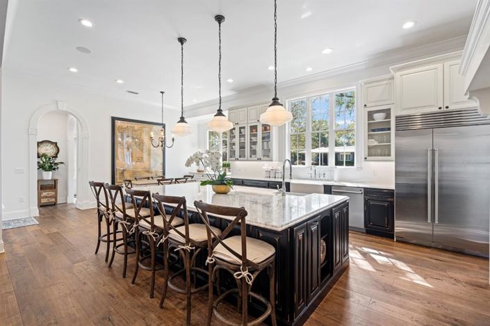 Image No.11-5 Bed Property for sale