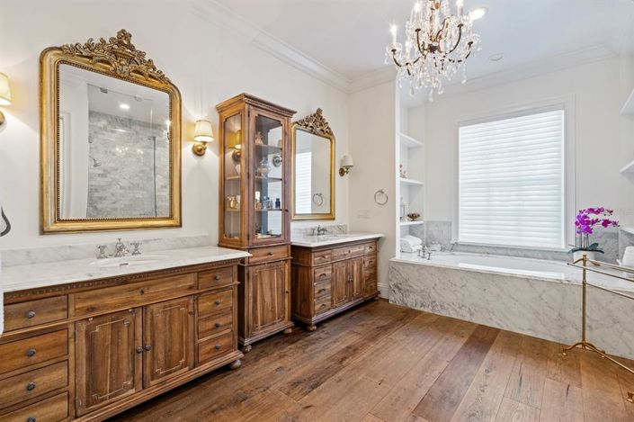 Image No.19-5 Bed Property for sale