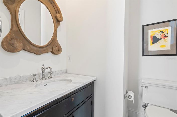 Image No.8-5 Bed Property for sale