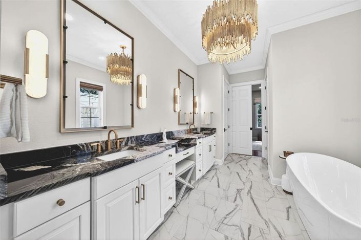 Image No.18-5 Bed Property for sale